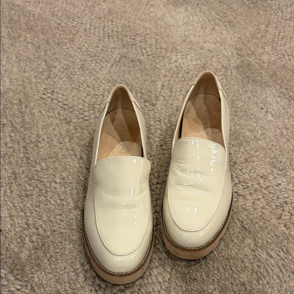 Vionic Cream Patent Leather Loafers